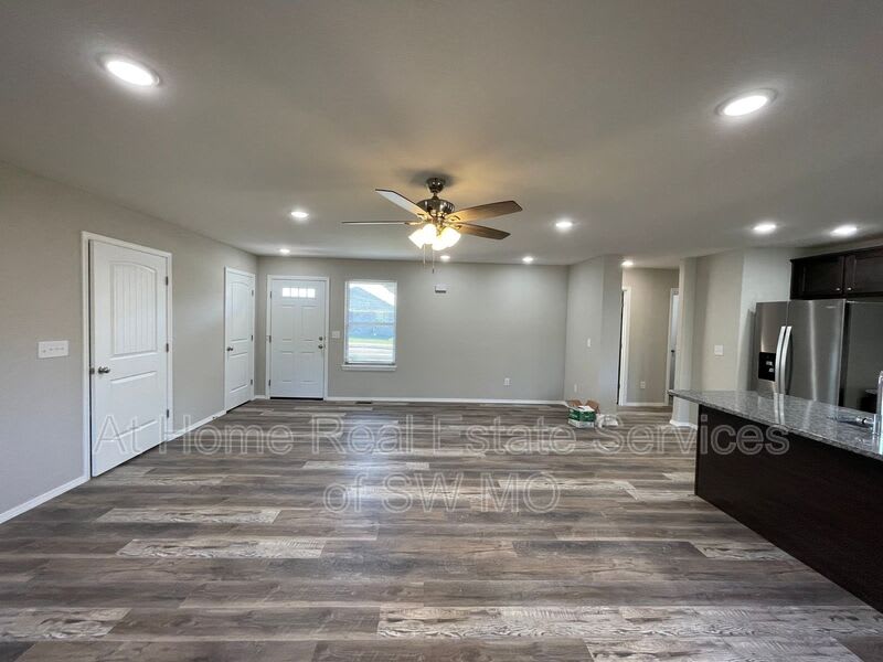 1901 S 15th Ave – photo 4
