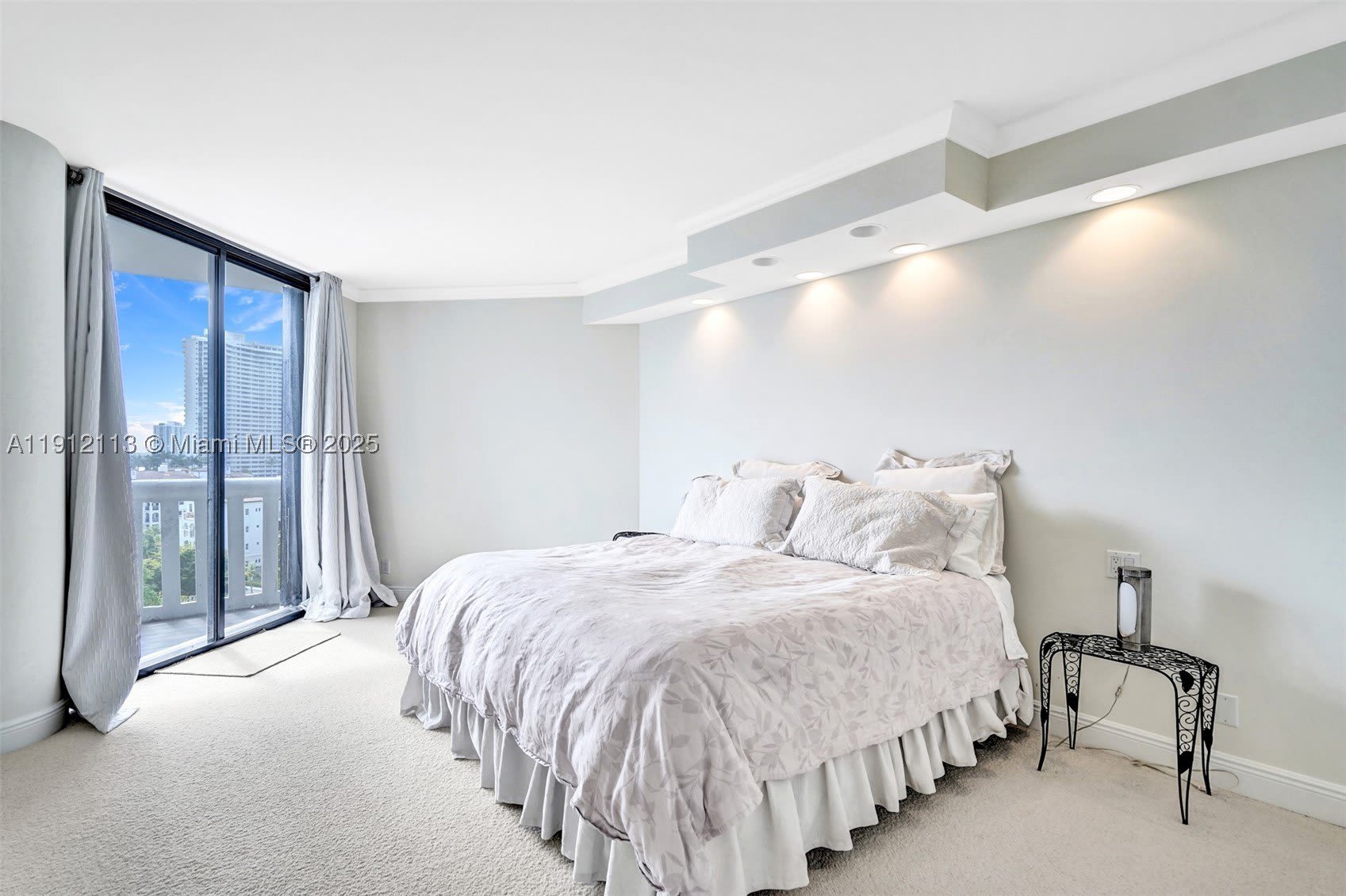 3000 Island Blvd – photo 4