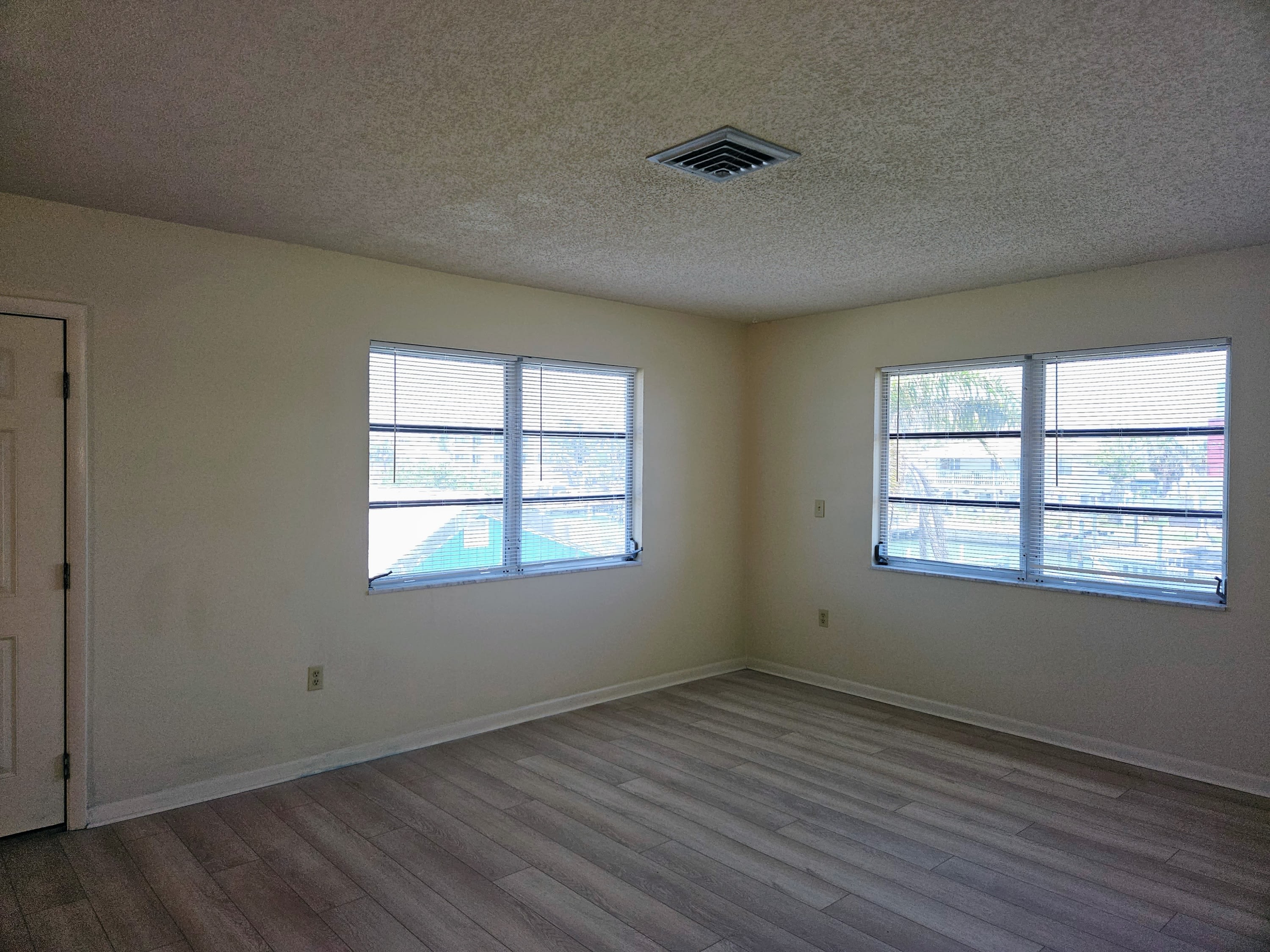 360 137th Avenue Circle – photo 3