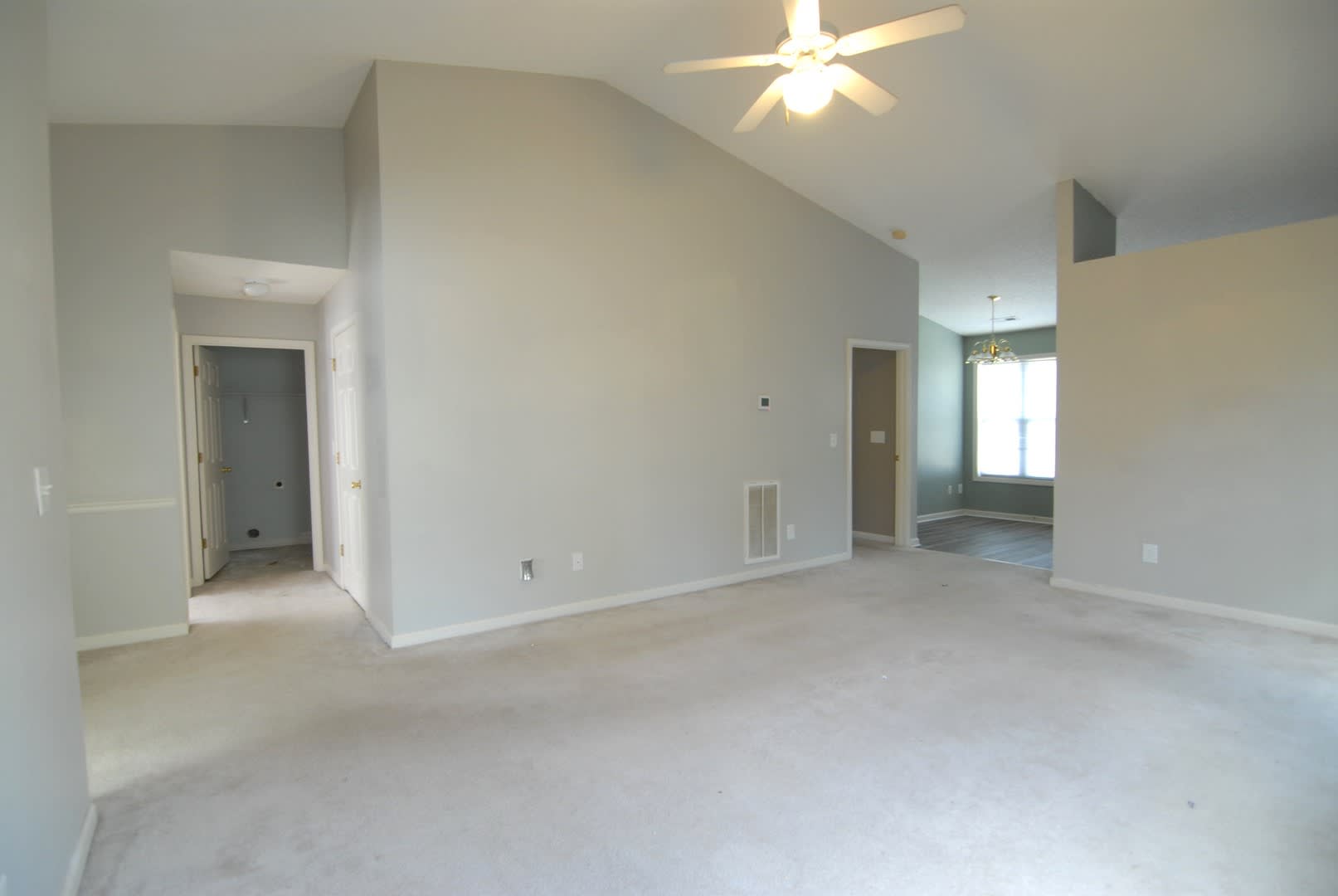 Charming 3 bedroom 2 bath Townhouse w/ fenced in yard located off Guilford College Road! – photo 4