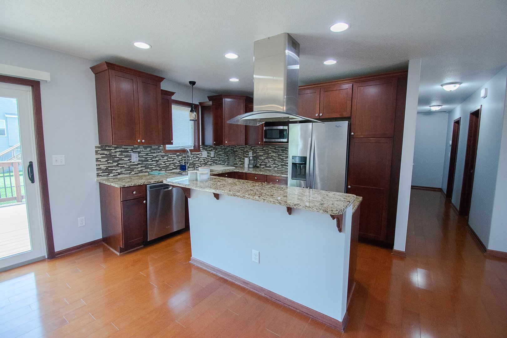 Spacious 5-Bedroom Home with 3-Car Garage – photo 2