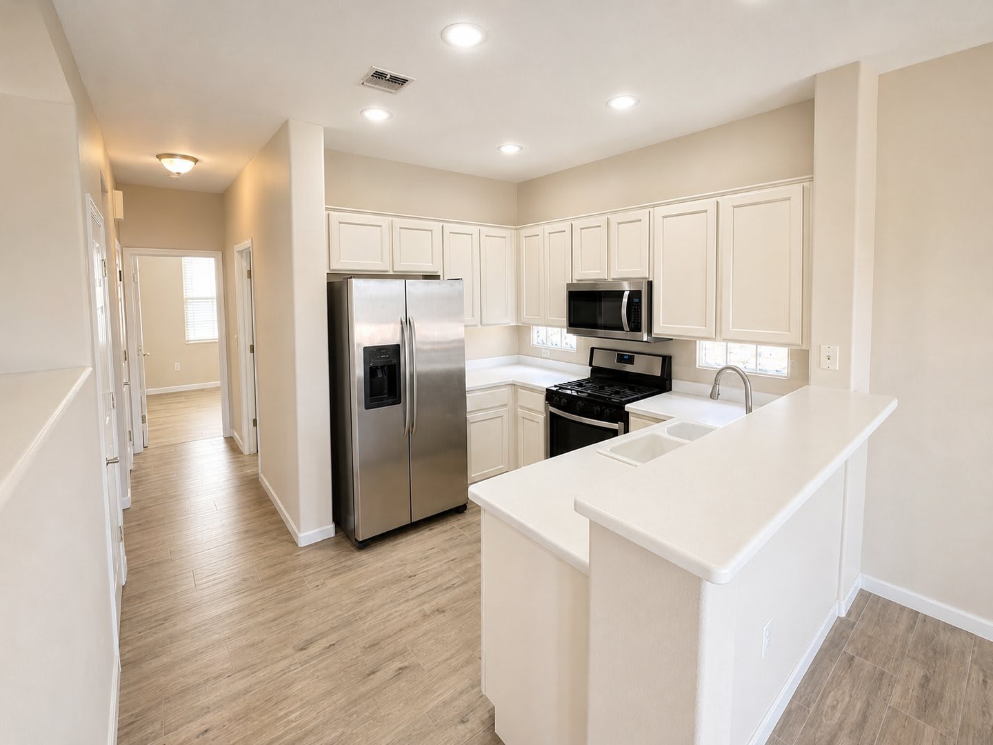 Single Story 3 Bedroom Home In 55 Community With Putting Green – photo 2