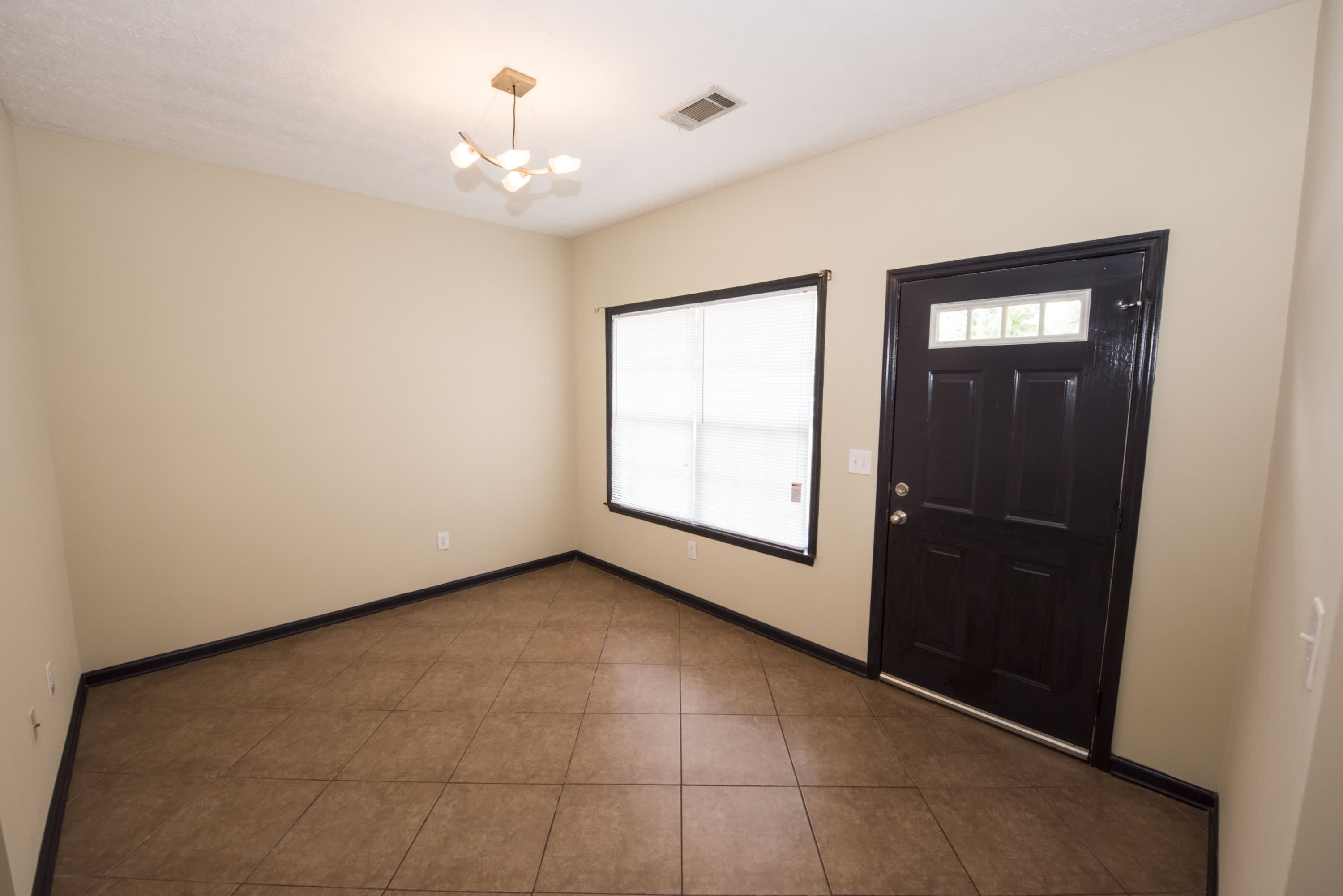 832 Harvard Dr – photo 2