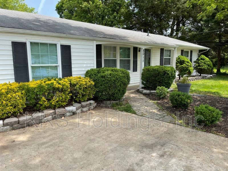 8011 Beckner Ct – photo 2