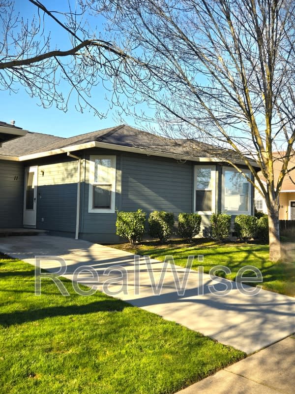 3015 Merriman – photo 1