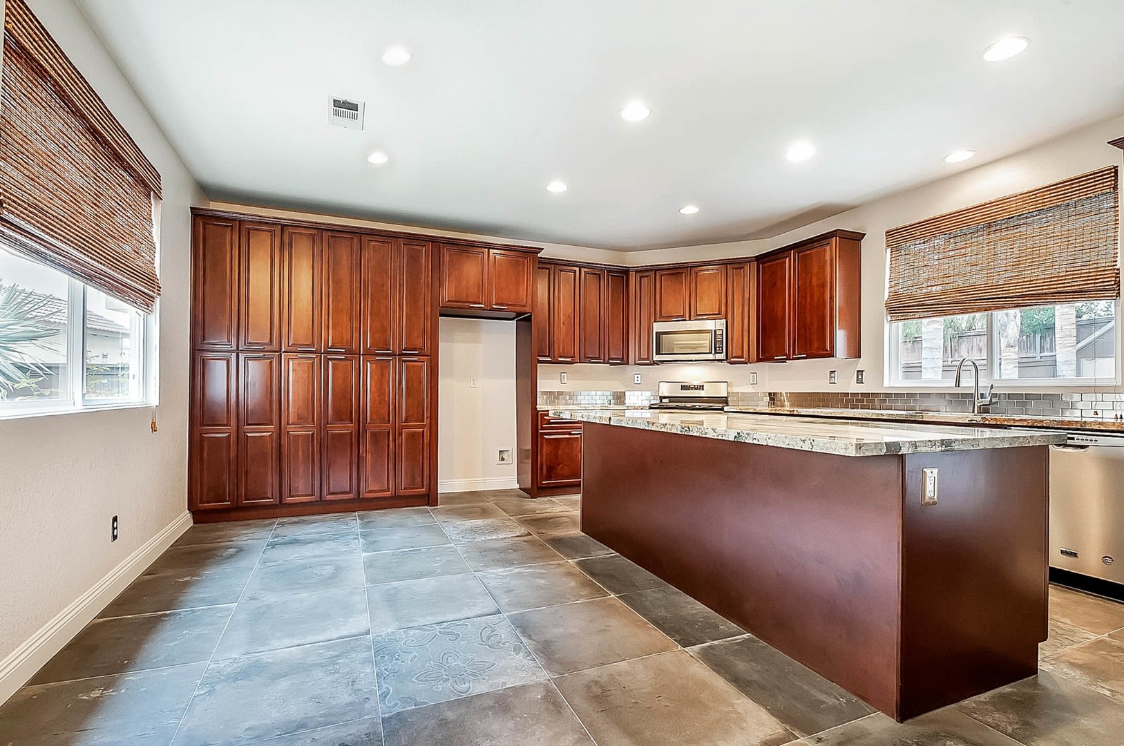 Modern 5 Bedroom in Paseo Del Sol – photo 3