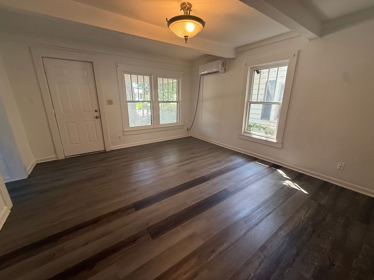 3 bedroom 2 full bathroom available now! – photo 2