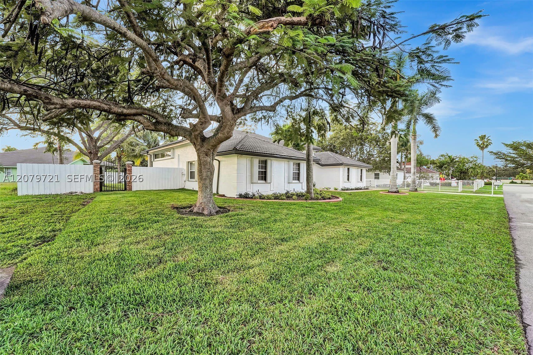 18440 SW 77th Ct – photo 2