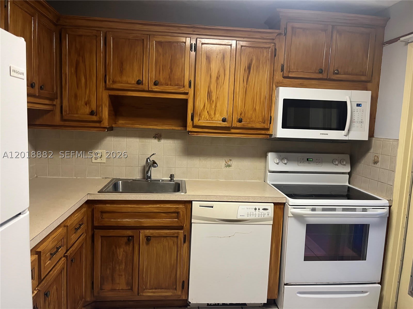 950 Hillcrest Dr – photo 3