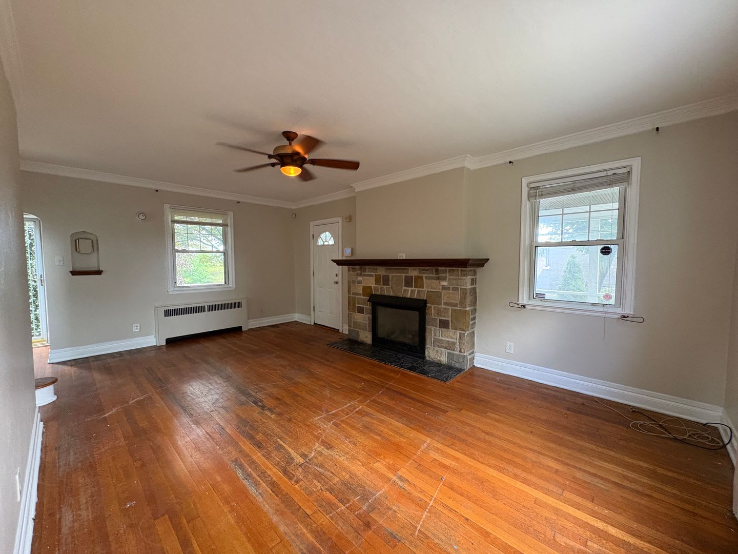 3 Bedroom/1.5 bath house with Basement and Fenced Backyard! – photo 5
