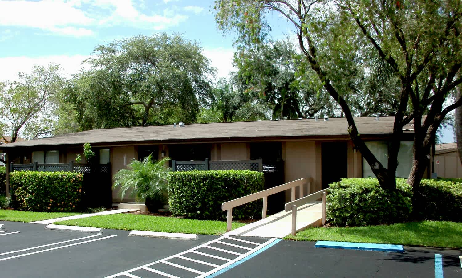Park Lake Apartments – photo 2