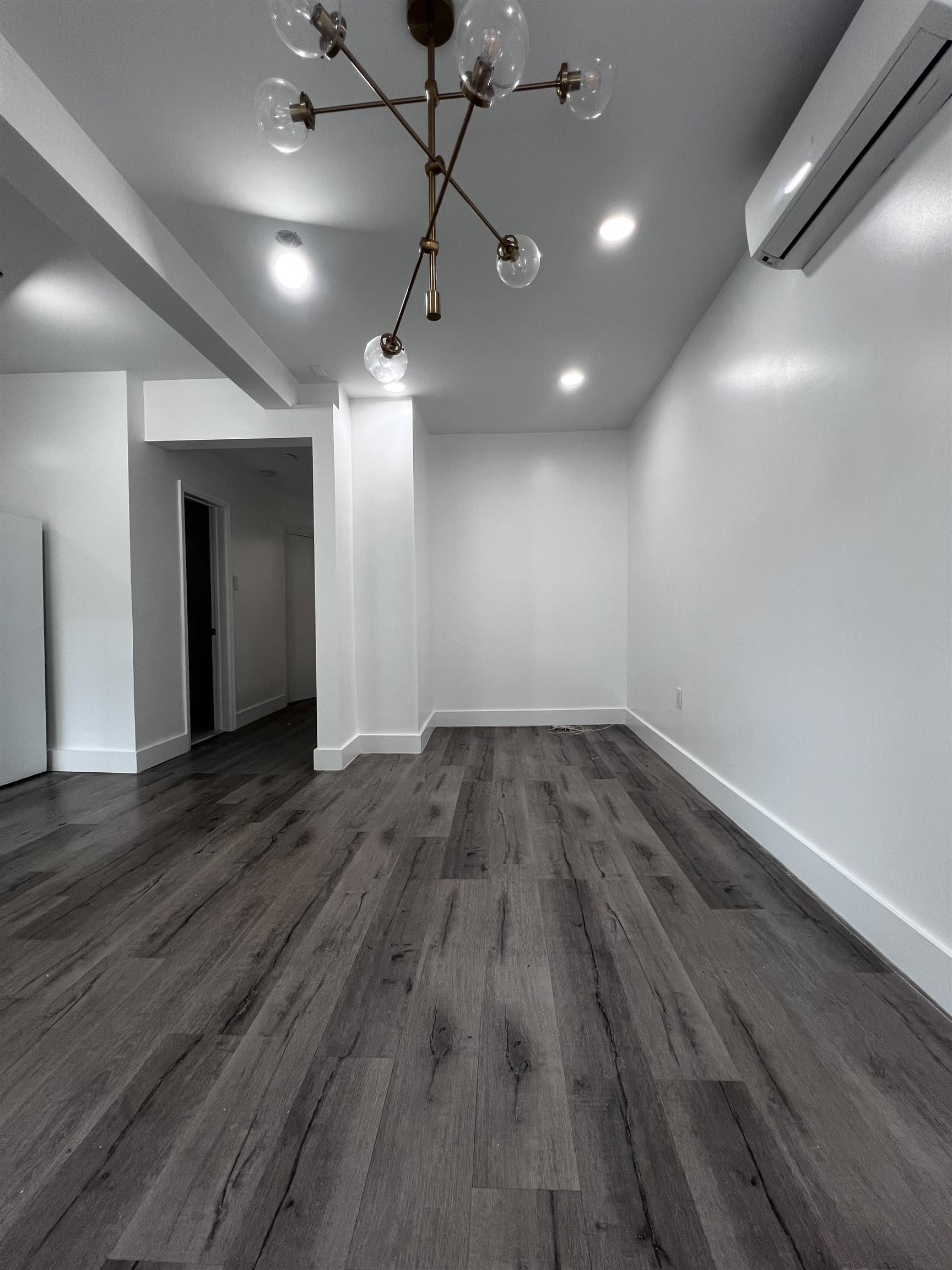 28 E 47TH ST – photo 4