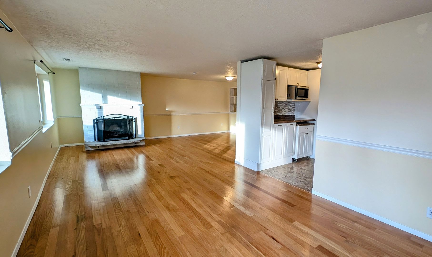 Sprawling Rambler House with huge detached 2 car garage – photo 4