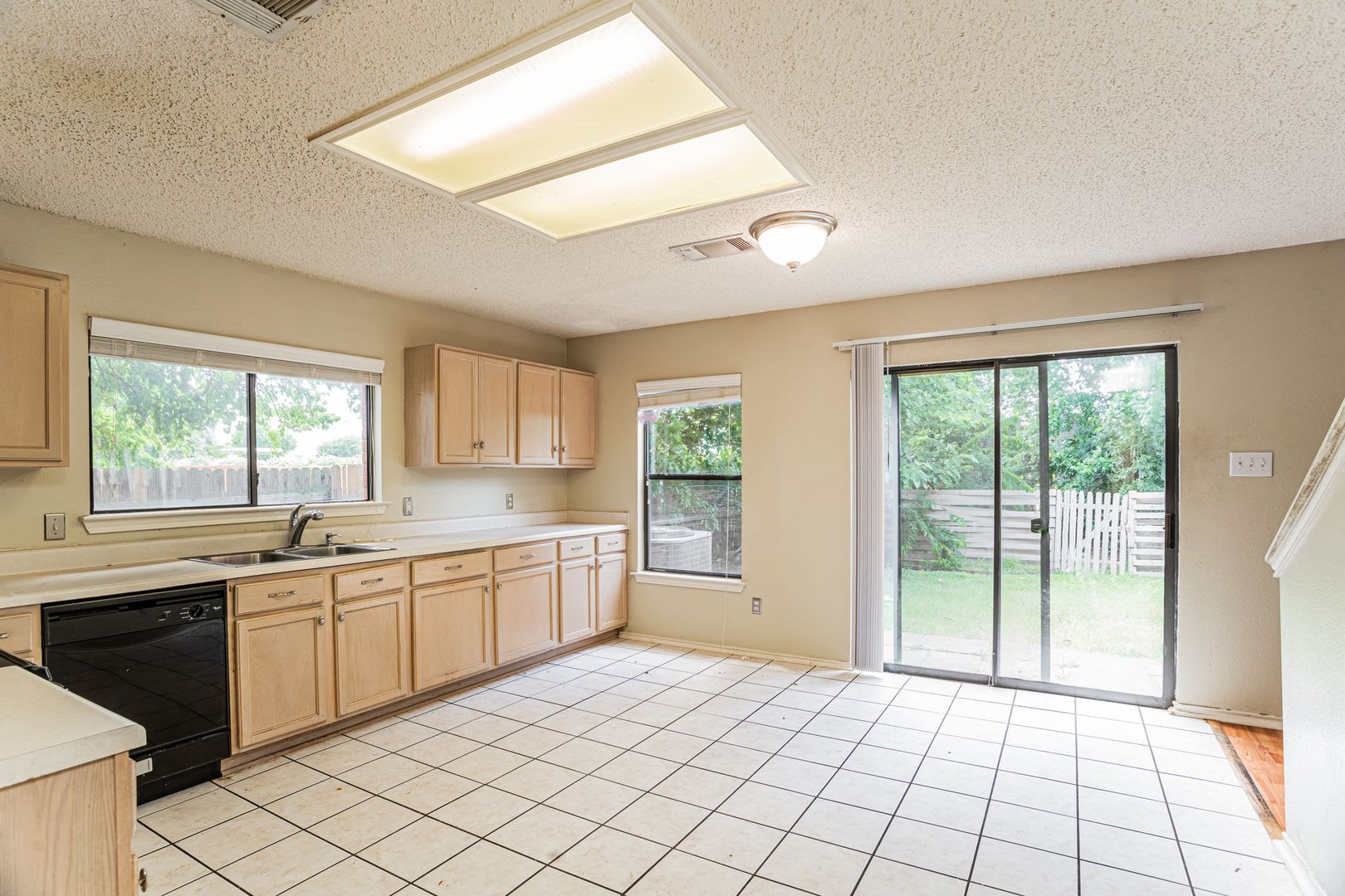 Beautiful two story home – photo 5