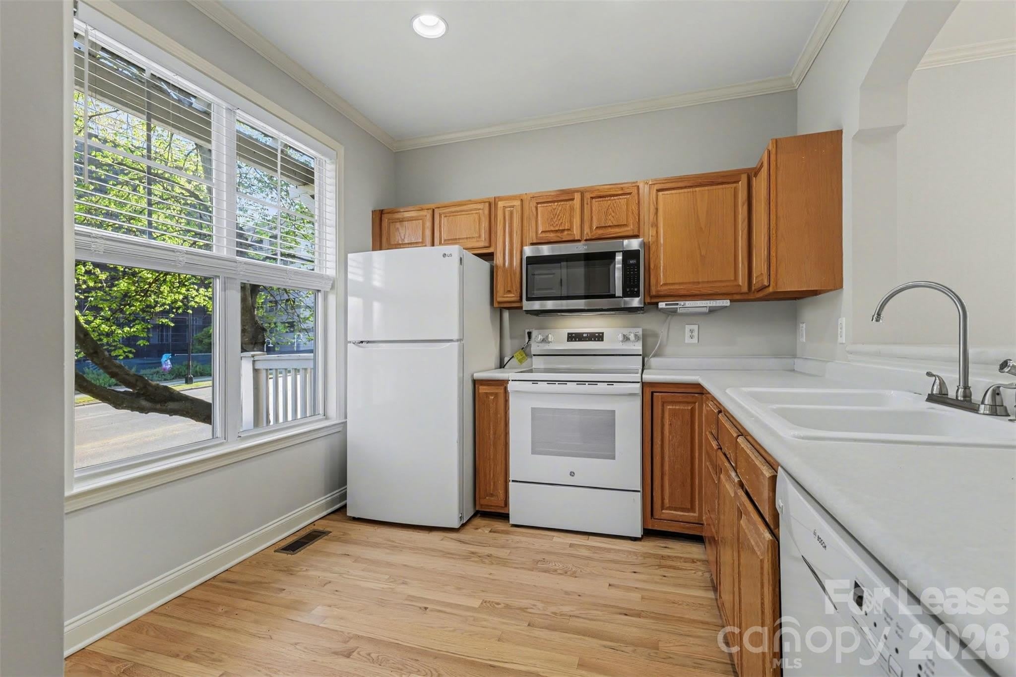 841 W 4th Street – photo 4