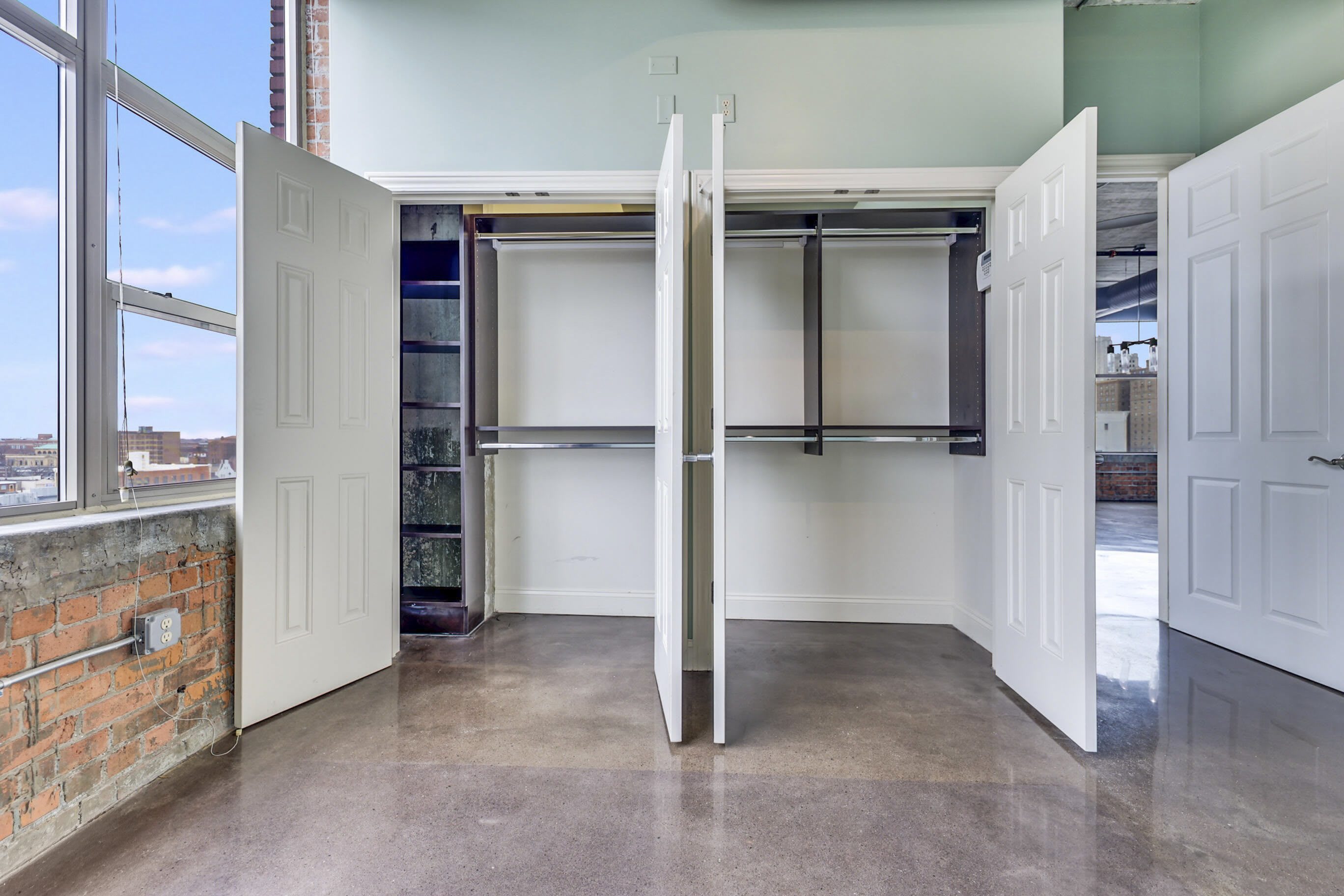 745 Washington St – photo 2