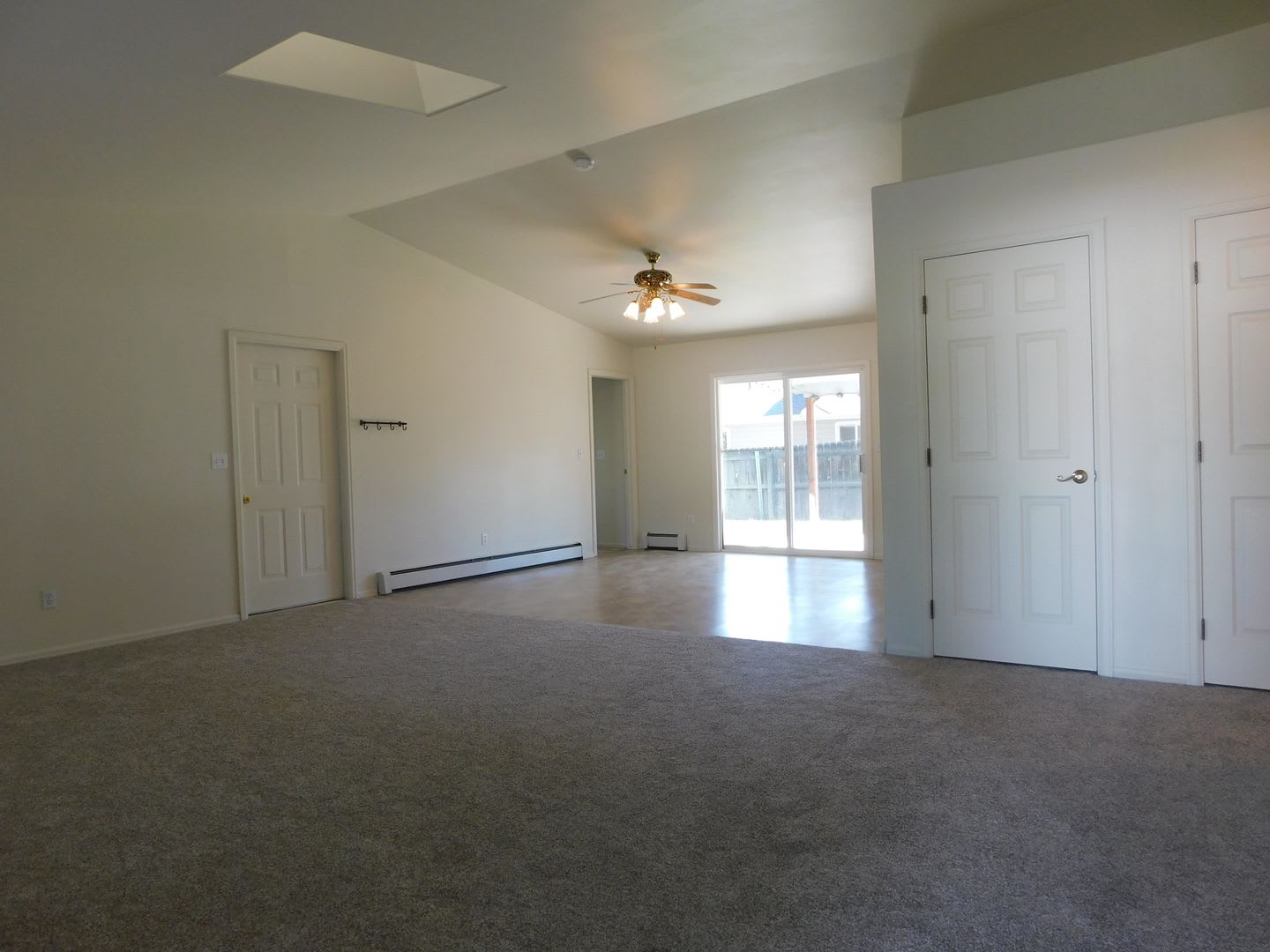 Spacious Home in Established Neighborhood – photo 4