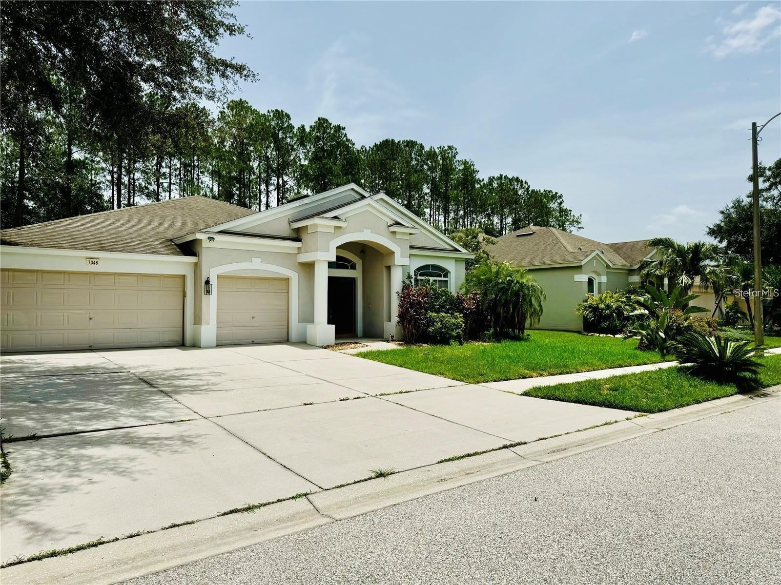 7346 CRESCENT PALM Drive – photo 2