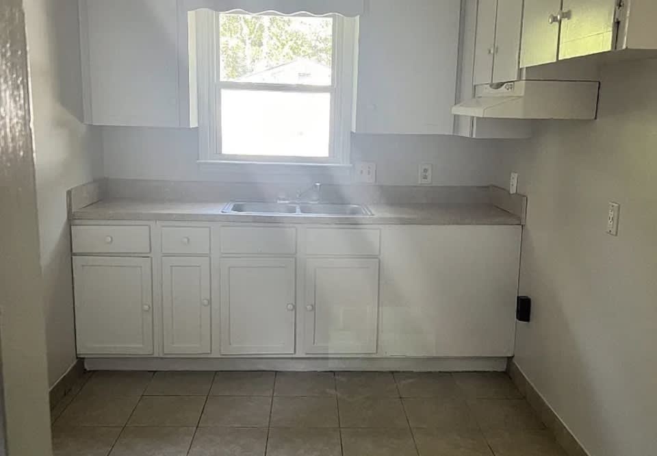 1118 Clinton Road – photo 2