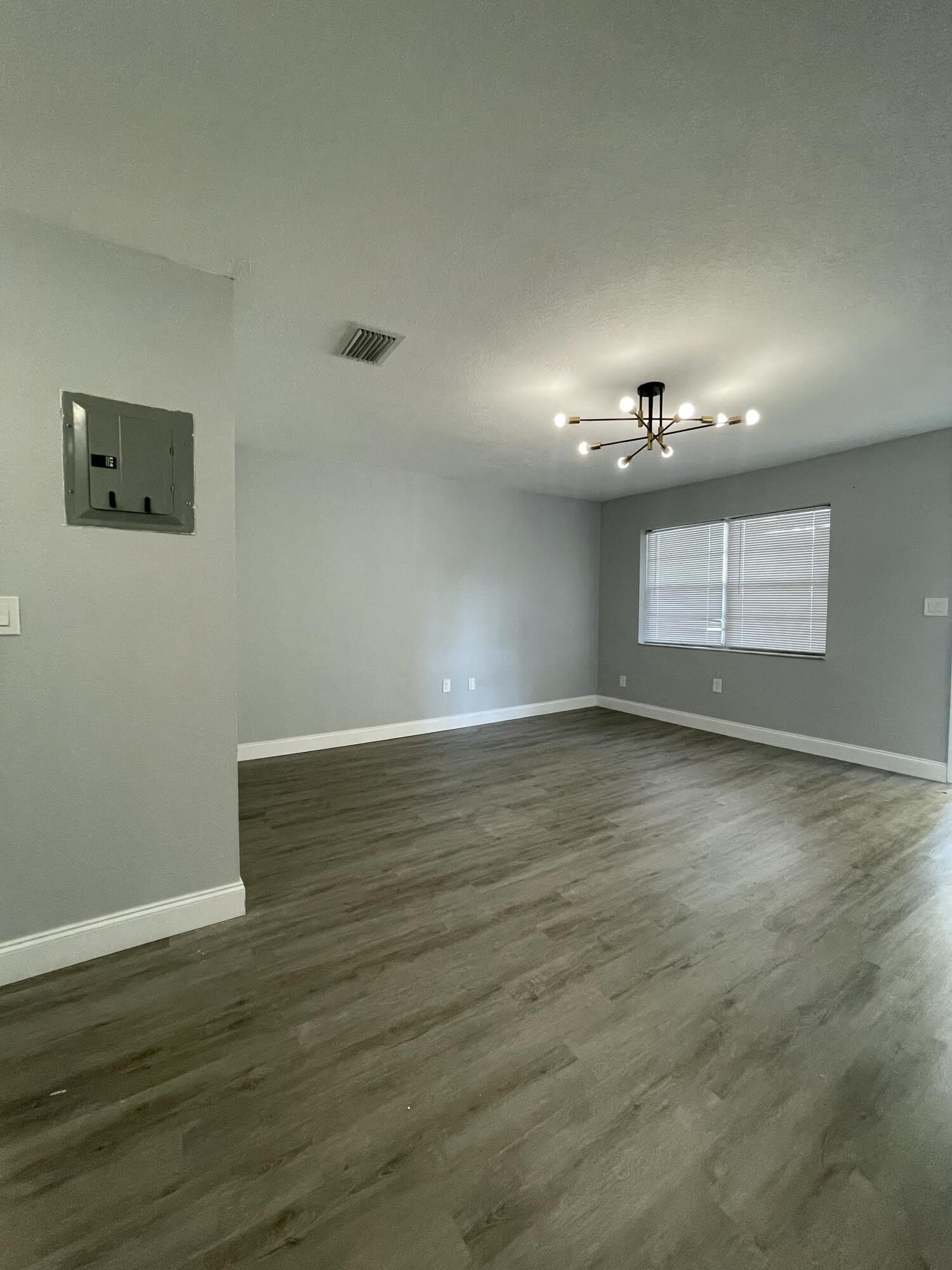 110 SE 7TH Street – photo 4