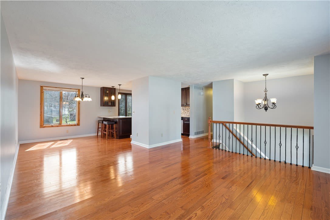 16 Wheatfield Dr – photo 4