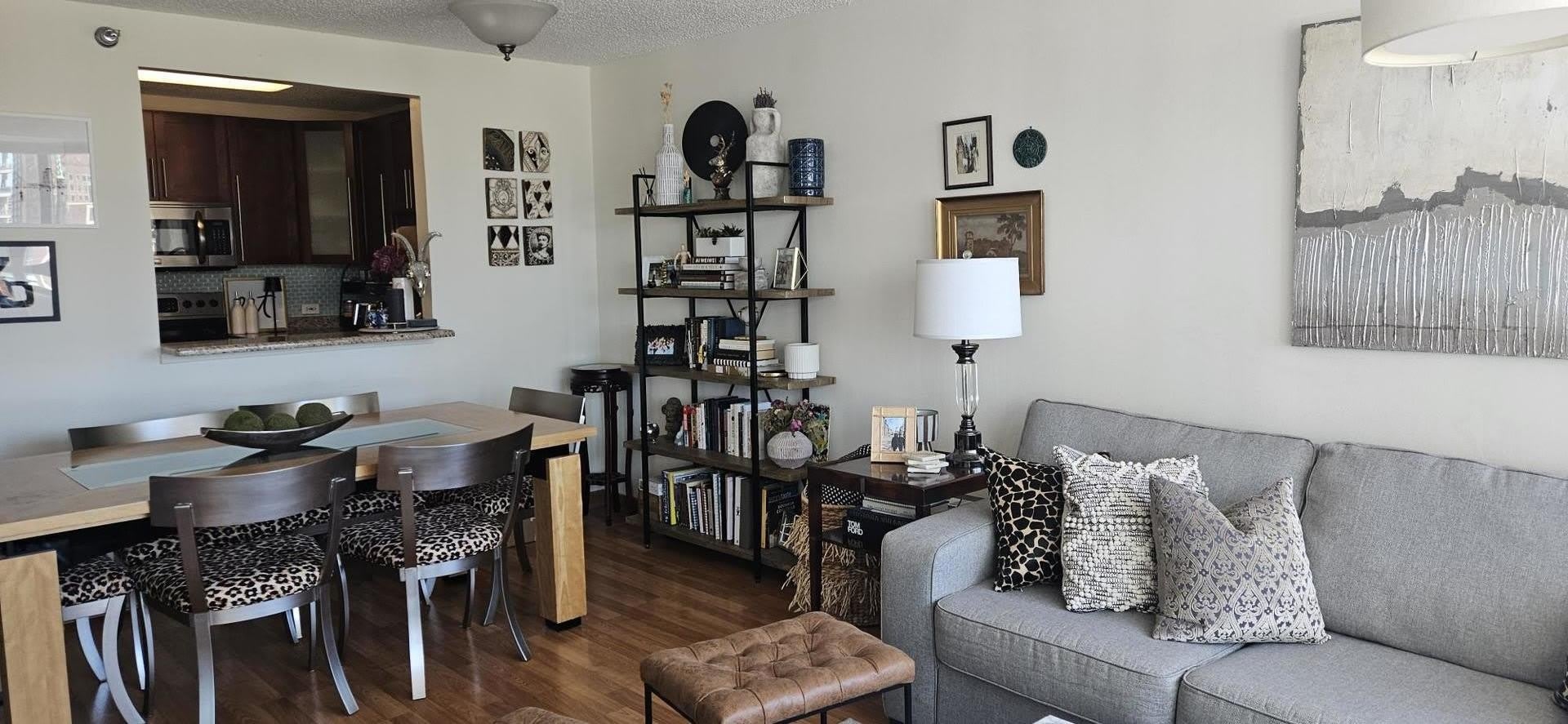 33 W Delaware Place – photo 4