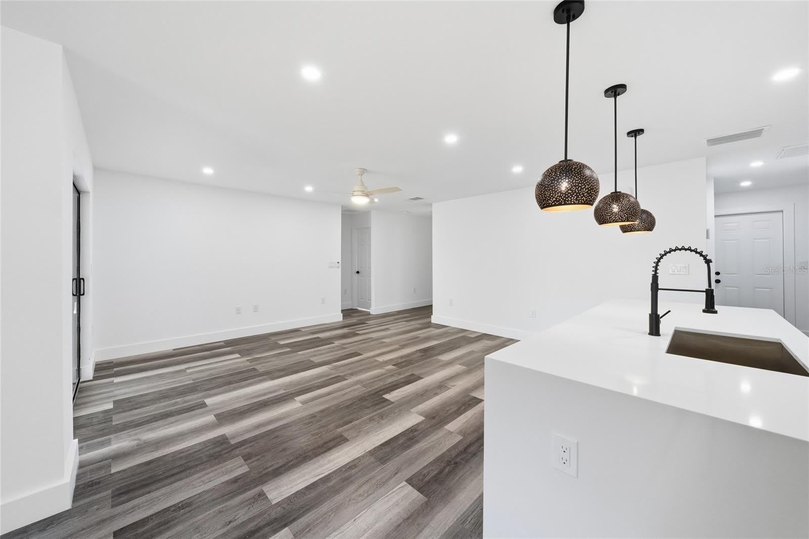 15468 CHAMBERLAIN Boulevard – photo 5