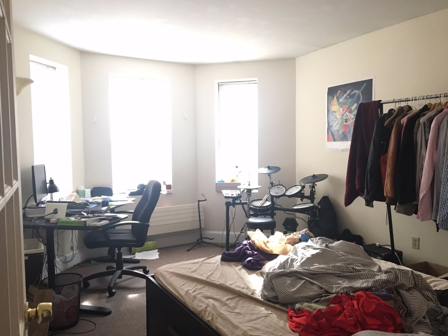 Nicely located affordable 3 bed near Kenmore Square for 9/1! – photo 4