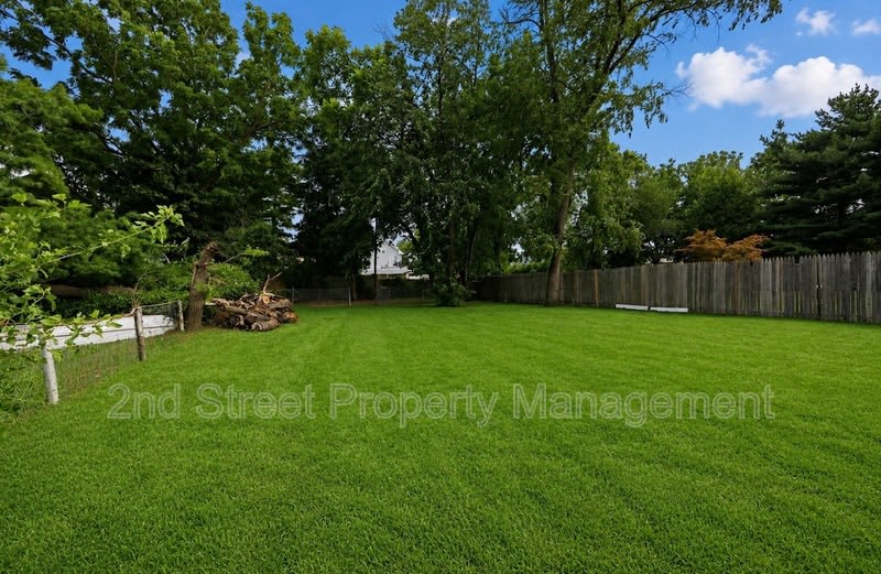 210 West Buck Street – photo 4