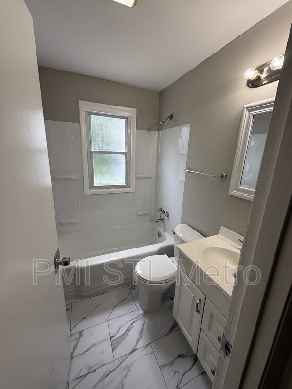 10235 Cabot Dr – photo 2