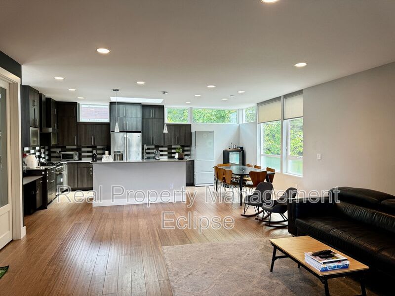 5034 Puget Blvd SW – photo 2