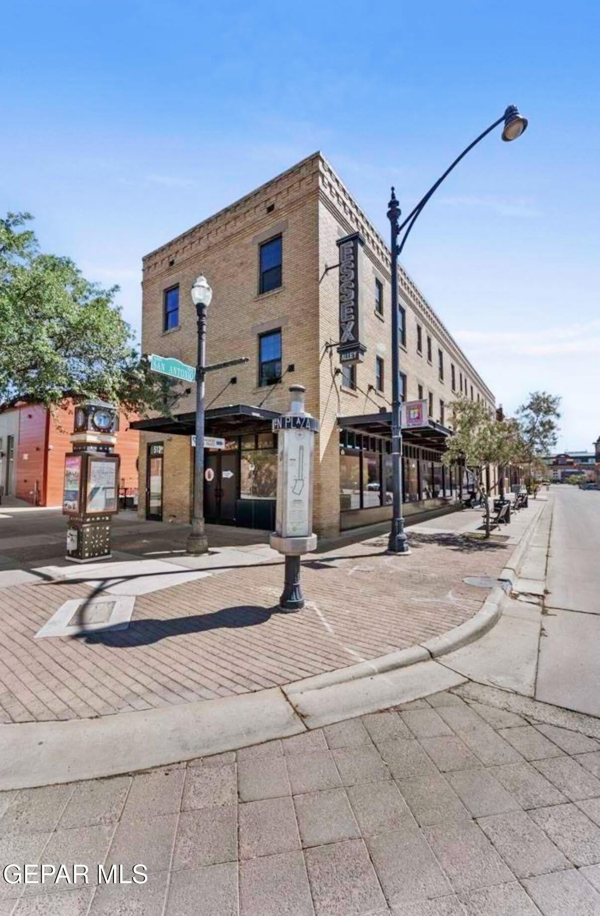 513 W San Antonio Avenue – photo 1