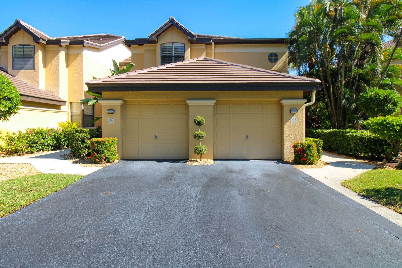 The Vineyards Seasonal 2 Bed Plus A Den 2 Bath 2Nd Floor Coach Home Ready For You Vacation Ready Home – photo 5