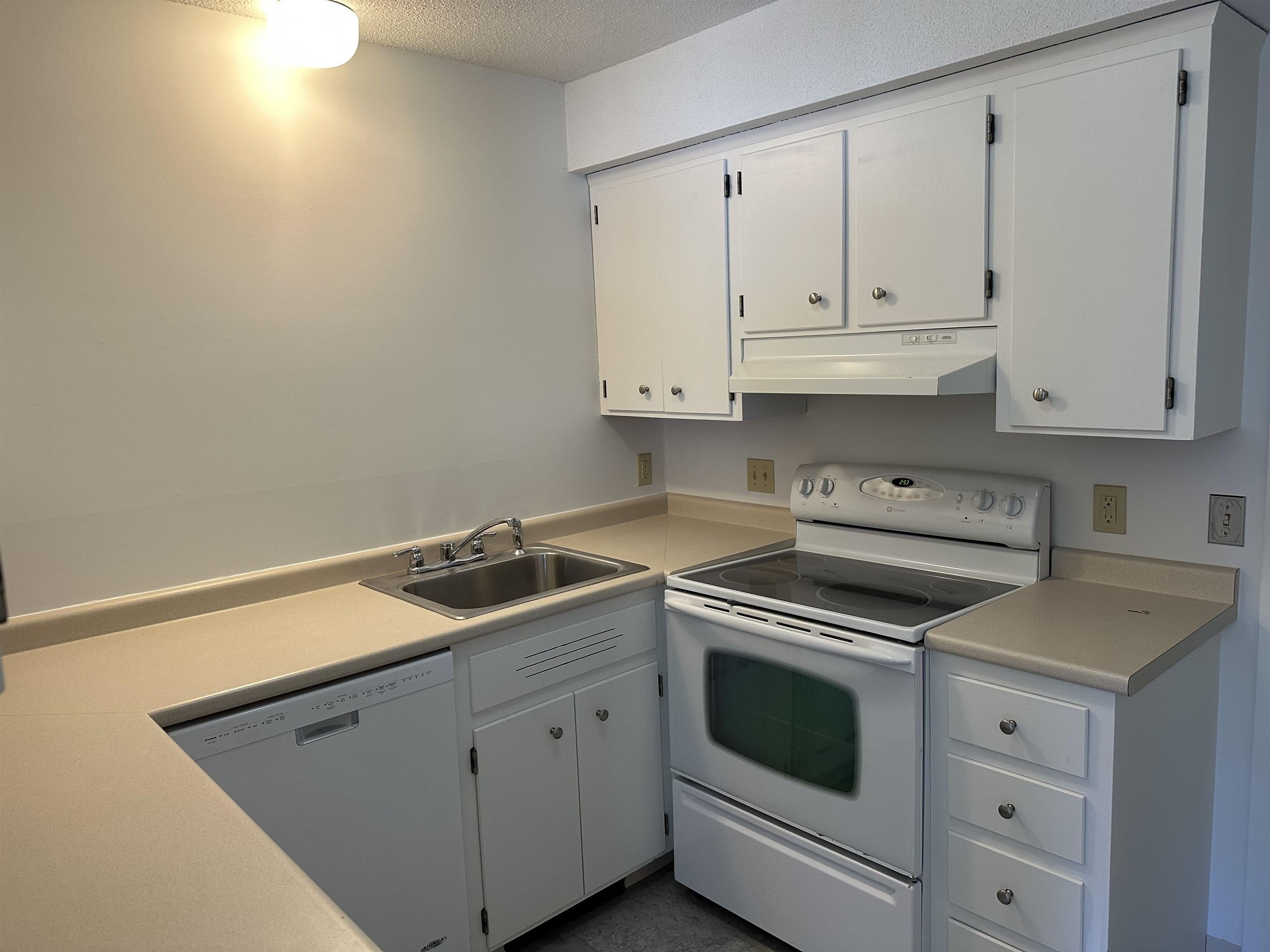 1 Pine Street – photo 2