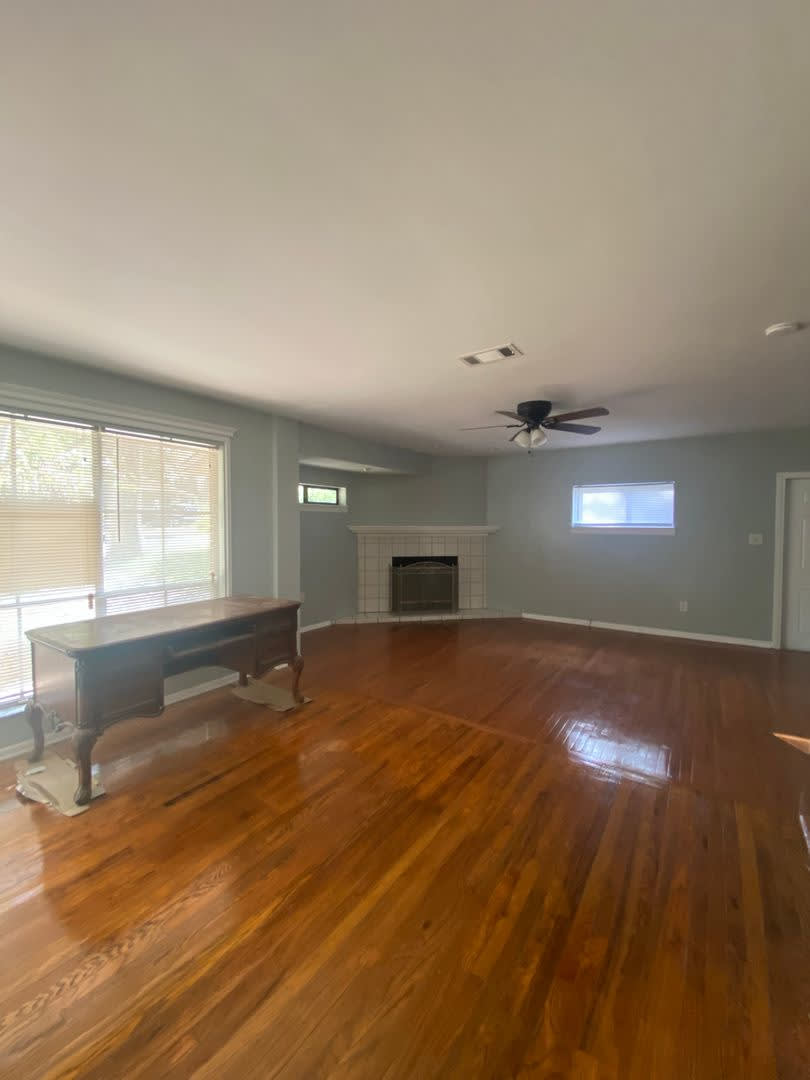 AVAILABLE NOW 3 BEDROOM 2 BATH SINGLE STORY – photo 1