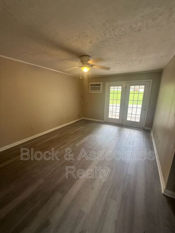 142 W. Pritchard St – photo 3