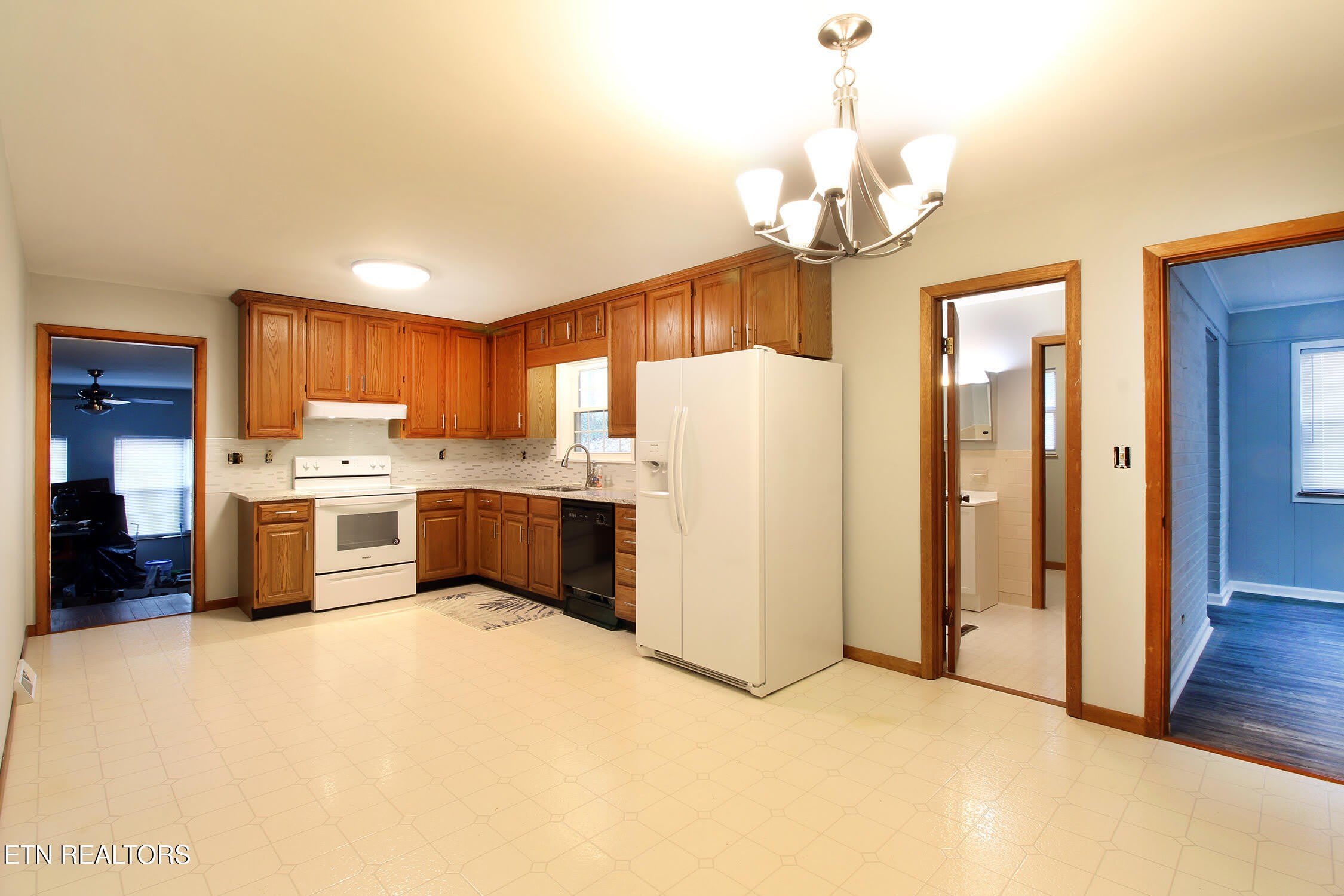 7101 Rollins Rd – photo 5