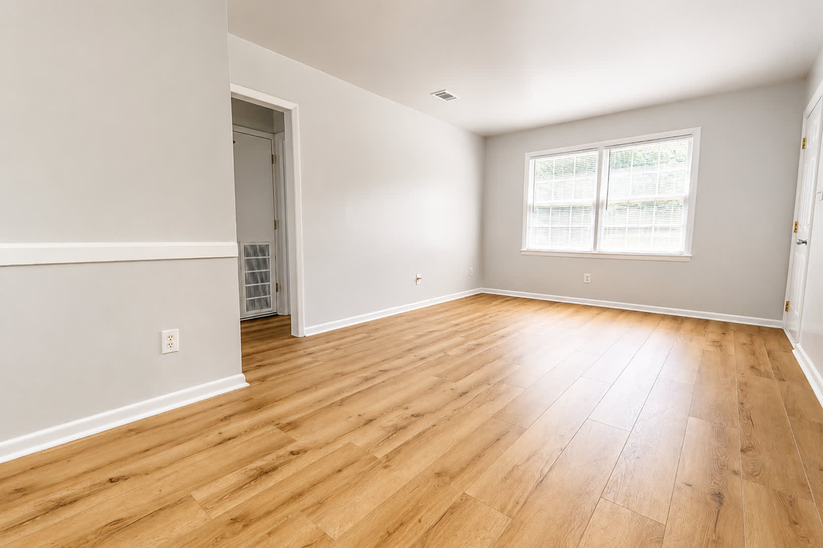 Elevated Coastal Living—A Beautifully Renovated, Pet-Friendly Wilmington Retreat – photo 5