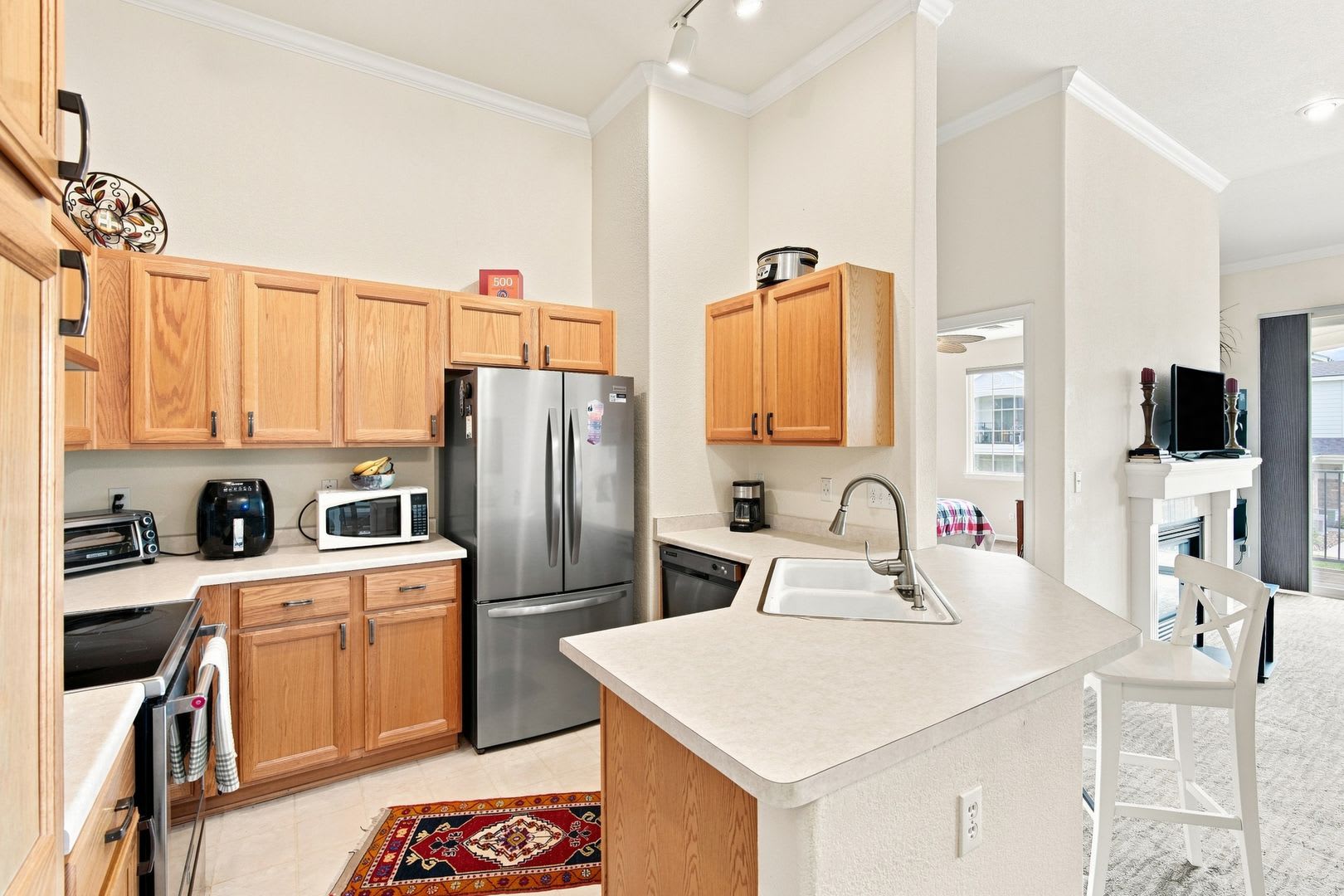 2 bed 2 bath townhouse with private balcony and great amenities~ – photo 4