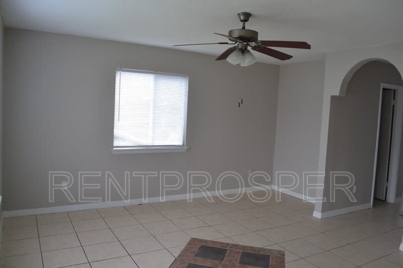 2000 Ludlow Lane – photo 4