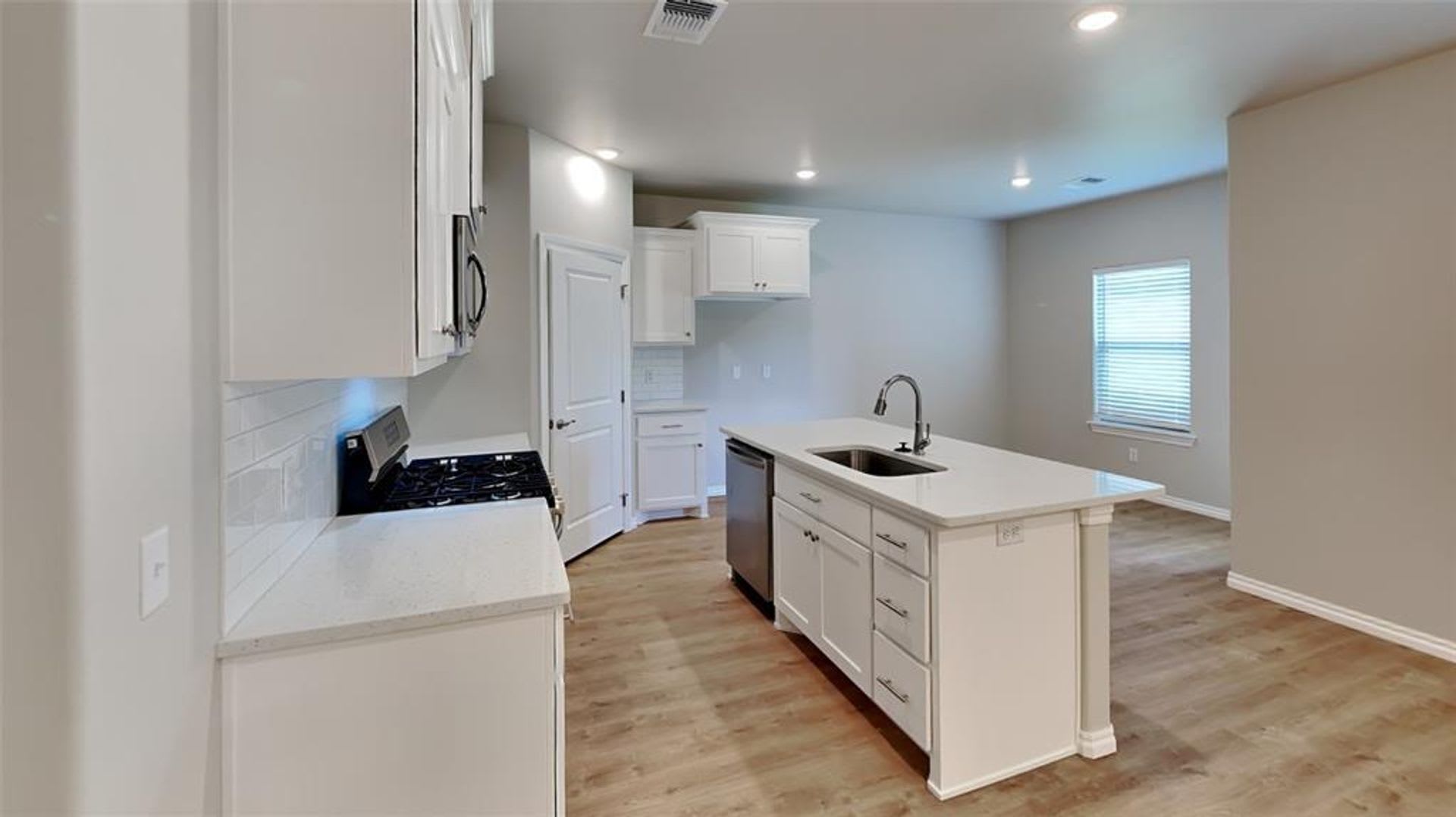 Luxury 2 Bedroom 2 Bathroom Cottage In 55 Community In Warr Acres Ok Leasing Special – photo 5