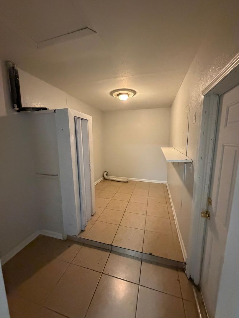 West side Beauty! 3 Bedrooms 2 Bathroom – photo 4
