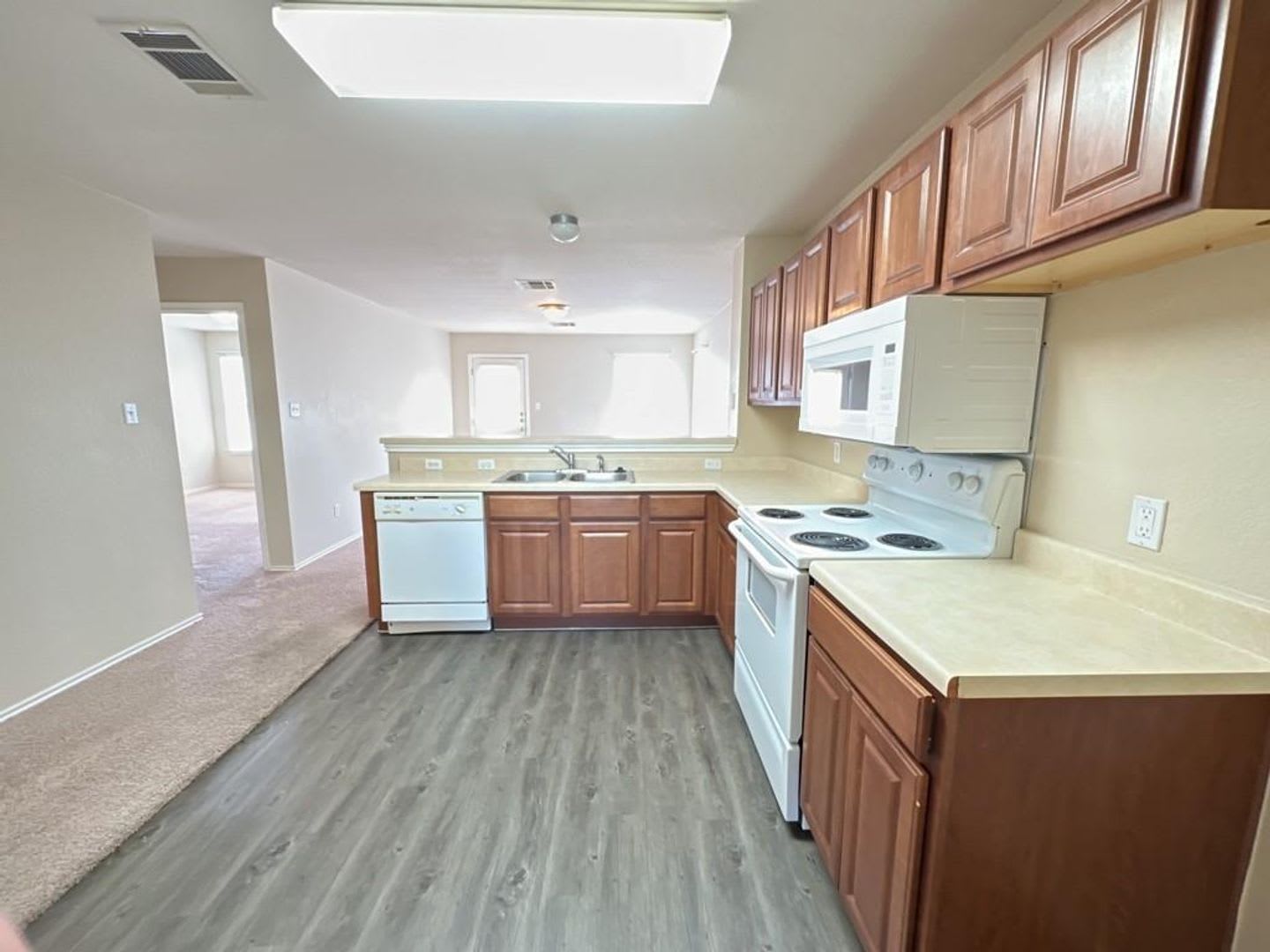Amazing Corner Lot 3 Bed 2 Bath Home – photo 4
