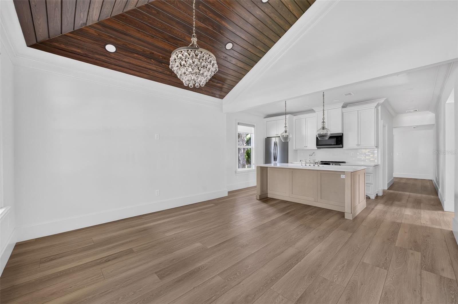 1225 E Amelia Street – photo 5