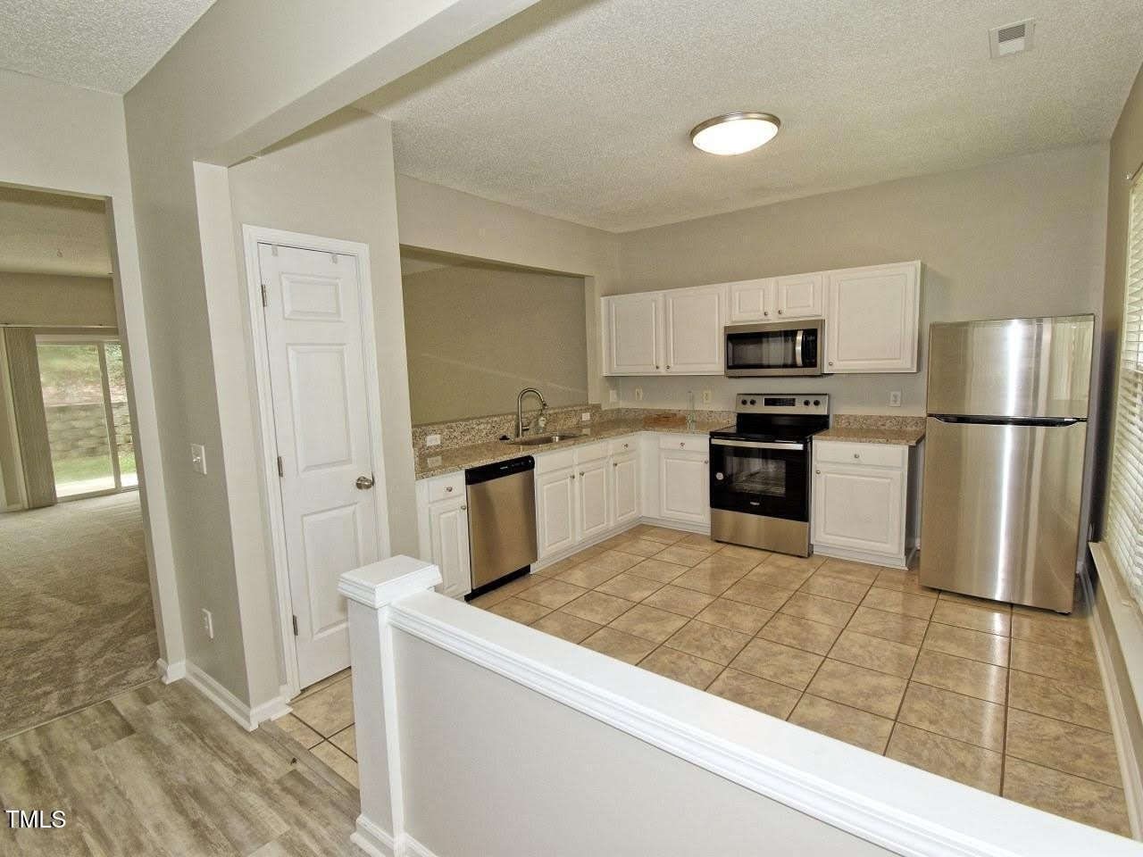 314 Canyon Lake Circle – photo 2