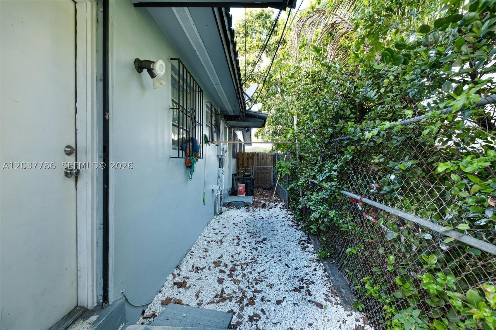 1519 NW 40th St – photo 2