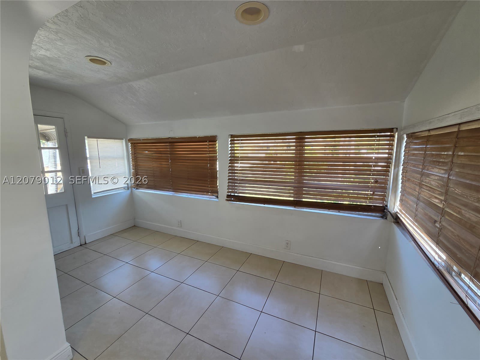 708 NE 4th St – photo 3