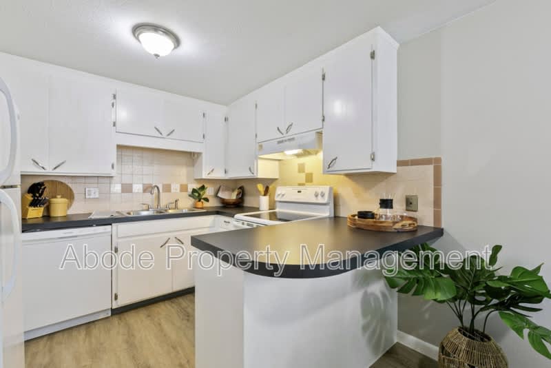 456 West 10th Street – photo 4