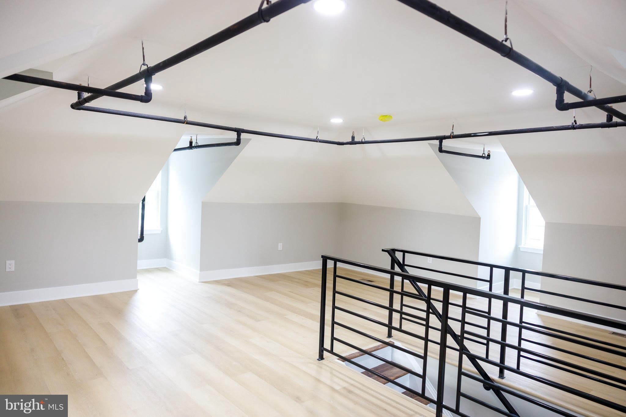 1201 LINDLEY Avenue – photo 4