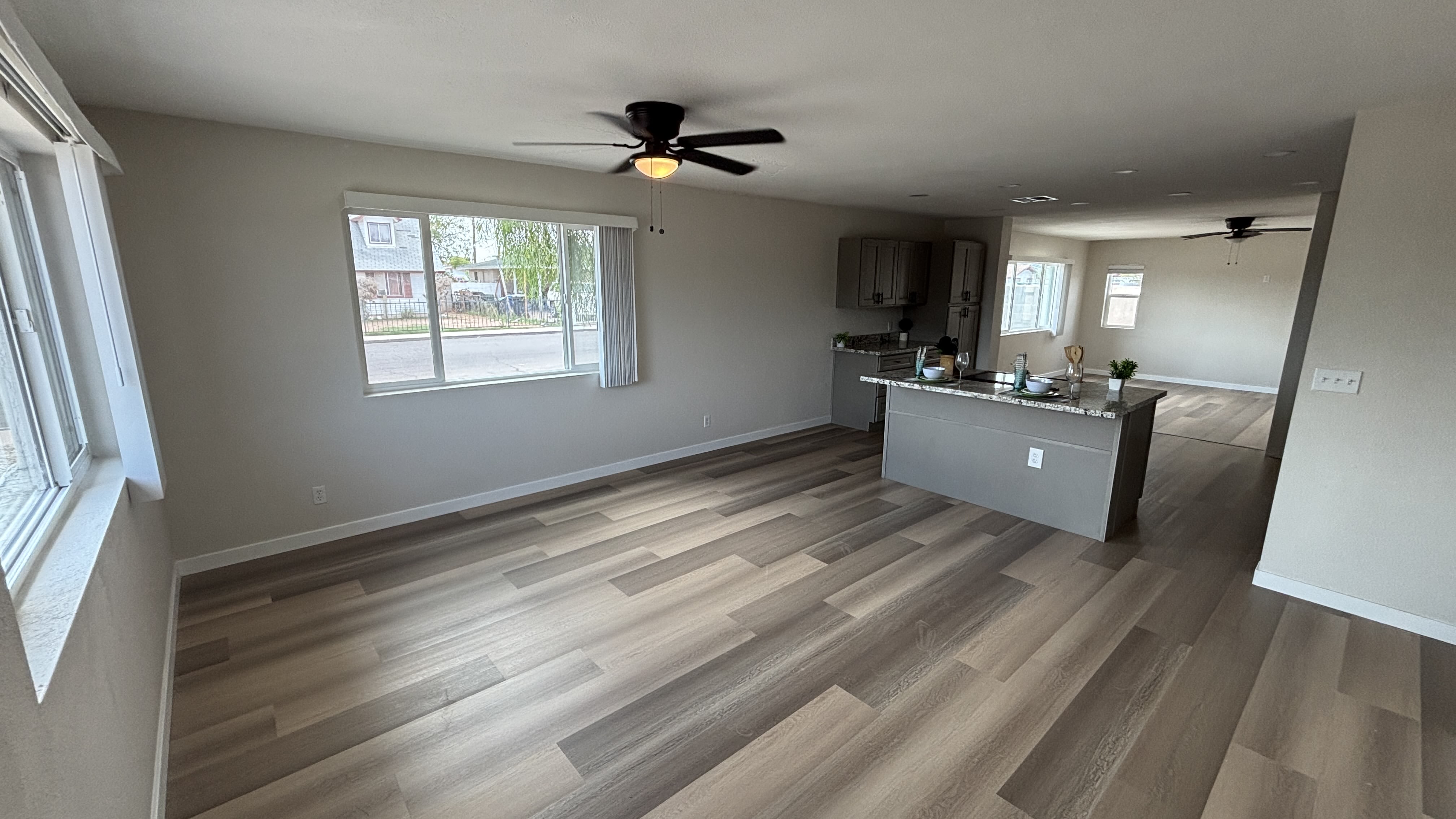 902 E 8th Ave – photo 4
